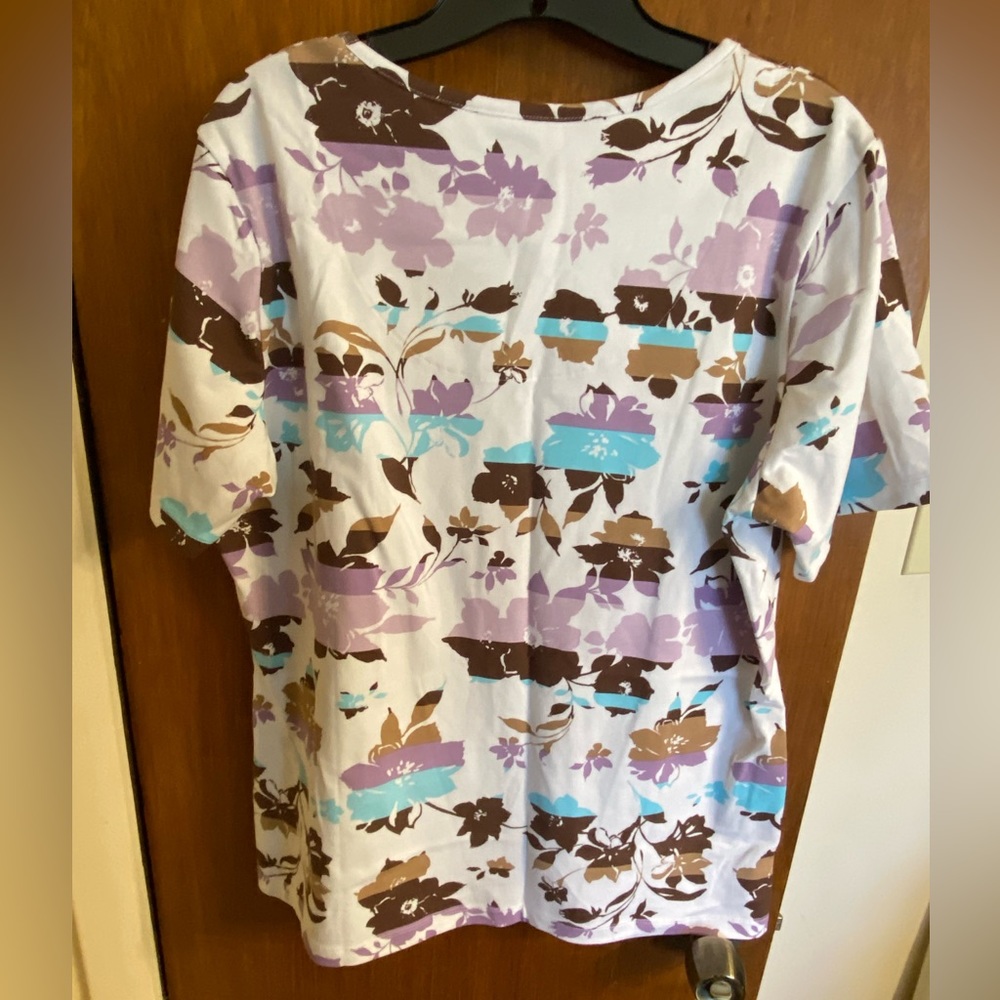 COPY - Ladies short sleeve floral print top by d&co (Denim & Company) - Picture 2 of 10